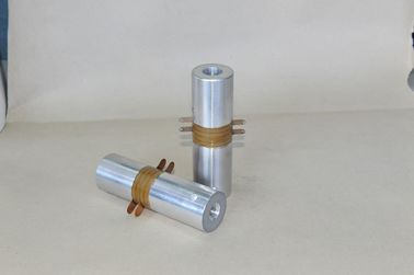 Un trasduttore ultrasonico piezo-elettrico da 900 watt per la saldatrice, diametro ceramico di 40mm